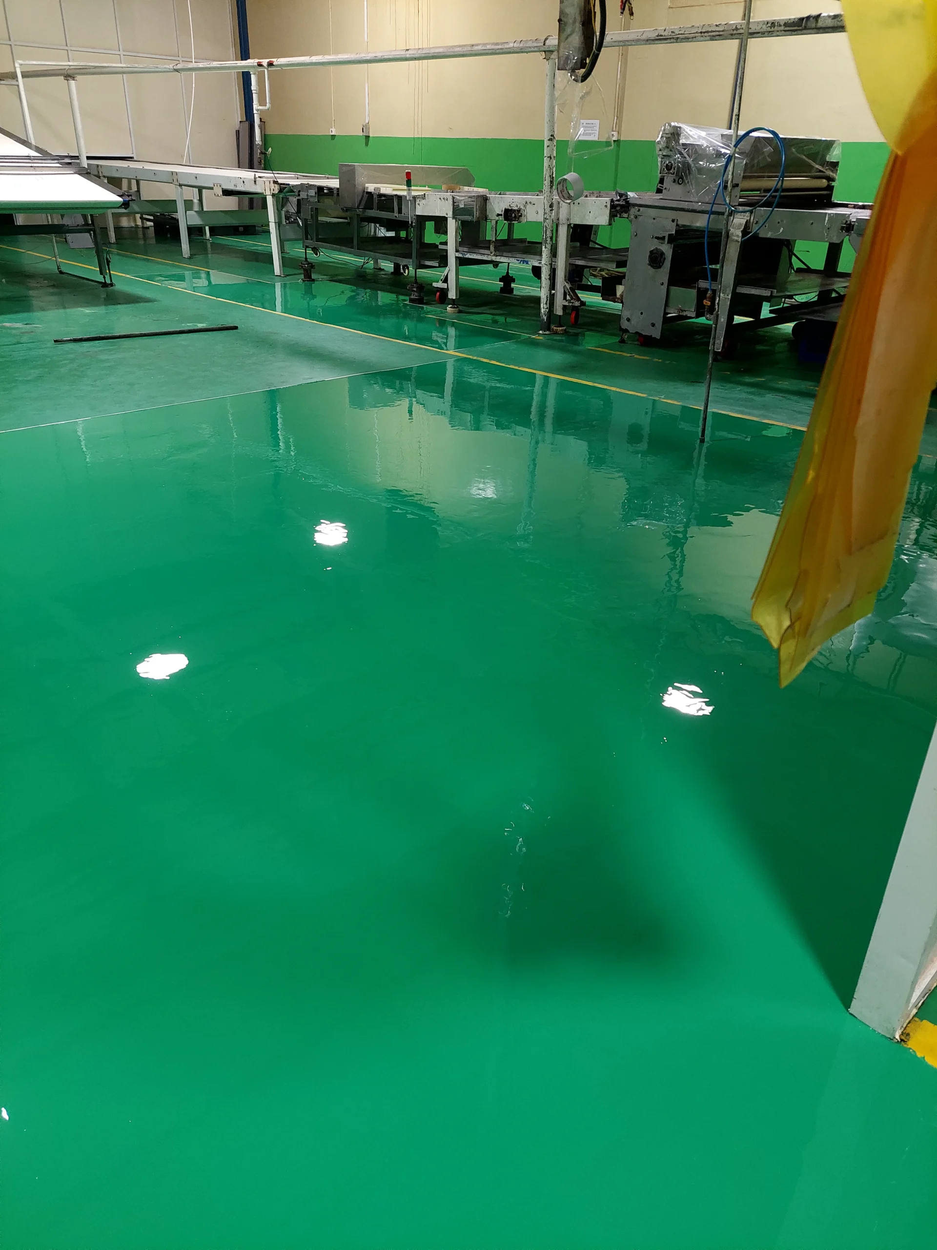 Pengecatan lantai industri minuman