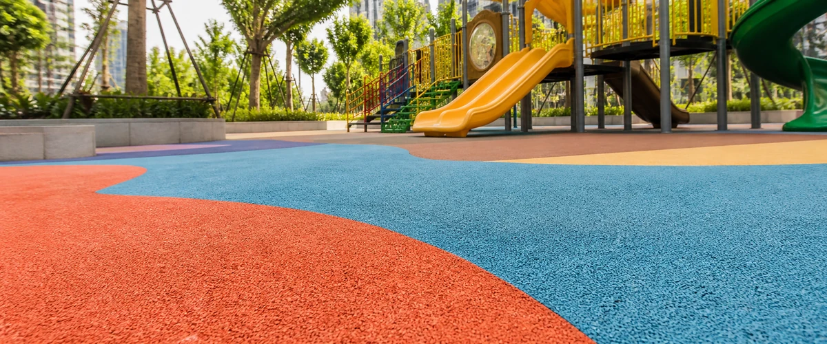 Berapa lama finishing renovasi playground pada playground taman kota bisa bertahan?